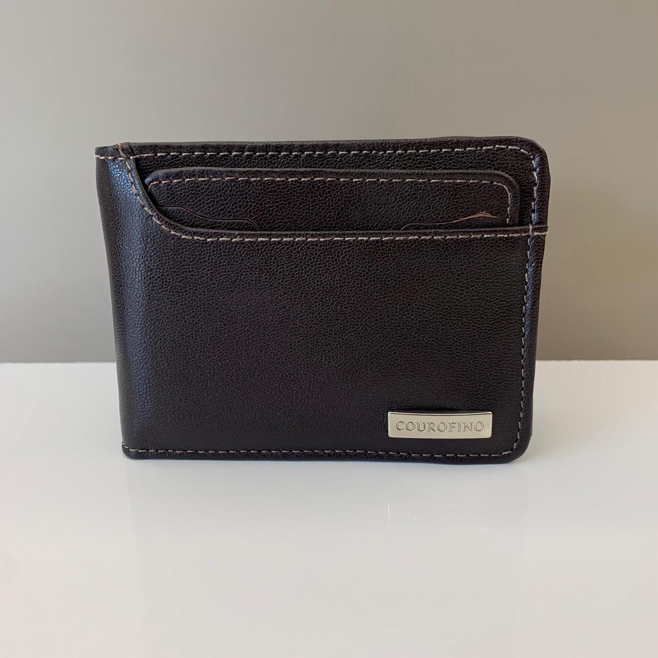 Carteira Couro Fino Masculina Aberta Tradicional Grande com Porta Cartão Removível Cacau possui Plástico e Porta Moedas 460