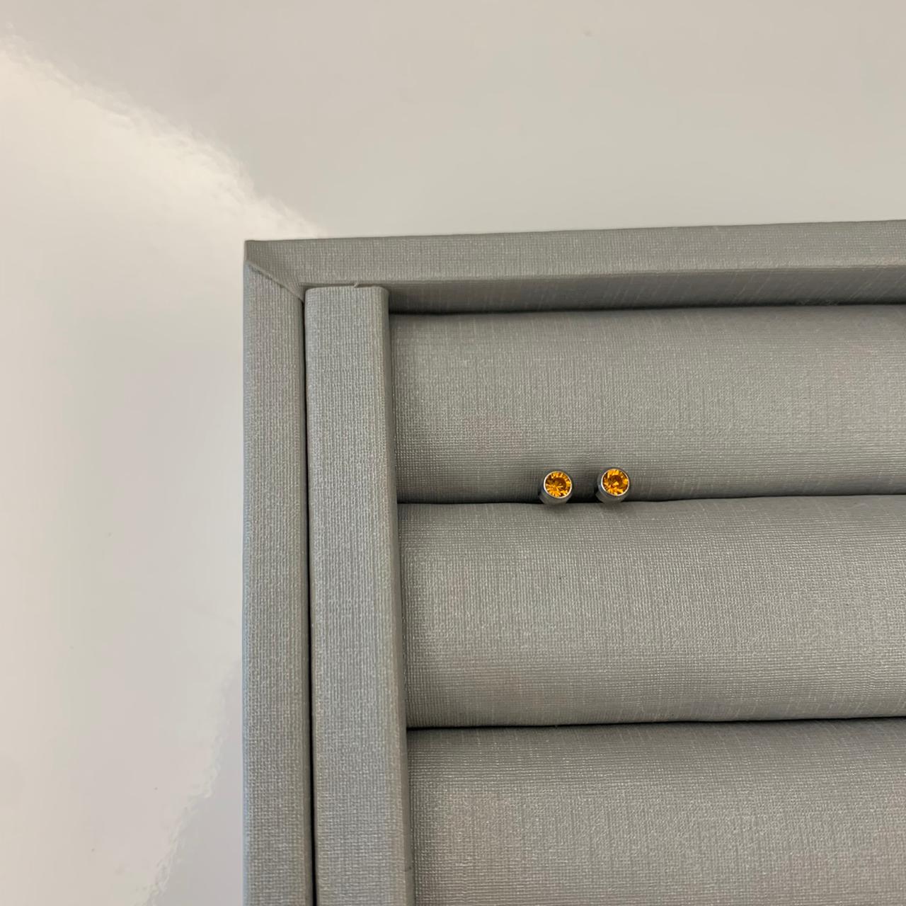 Brinco Feminino Aço 316L Prateado Ponto de Luz com Zircônia Laranja 4mm. 323191