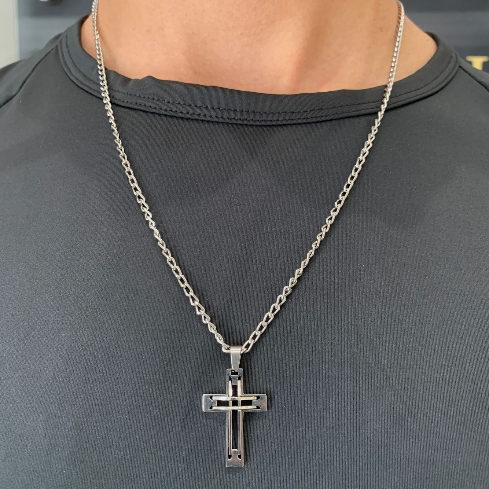 Colar Masculino Prateado Aço 316L Groumet  Laminada Along Cruz Alto Relevo Polida 4.00mm 60cm 2835460