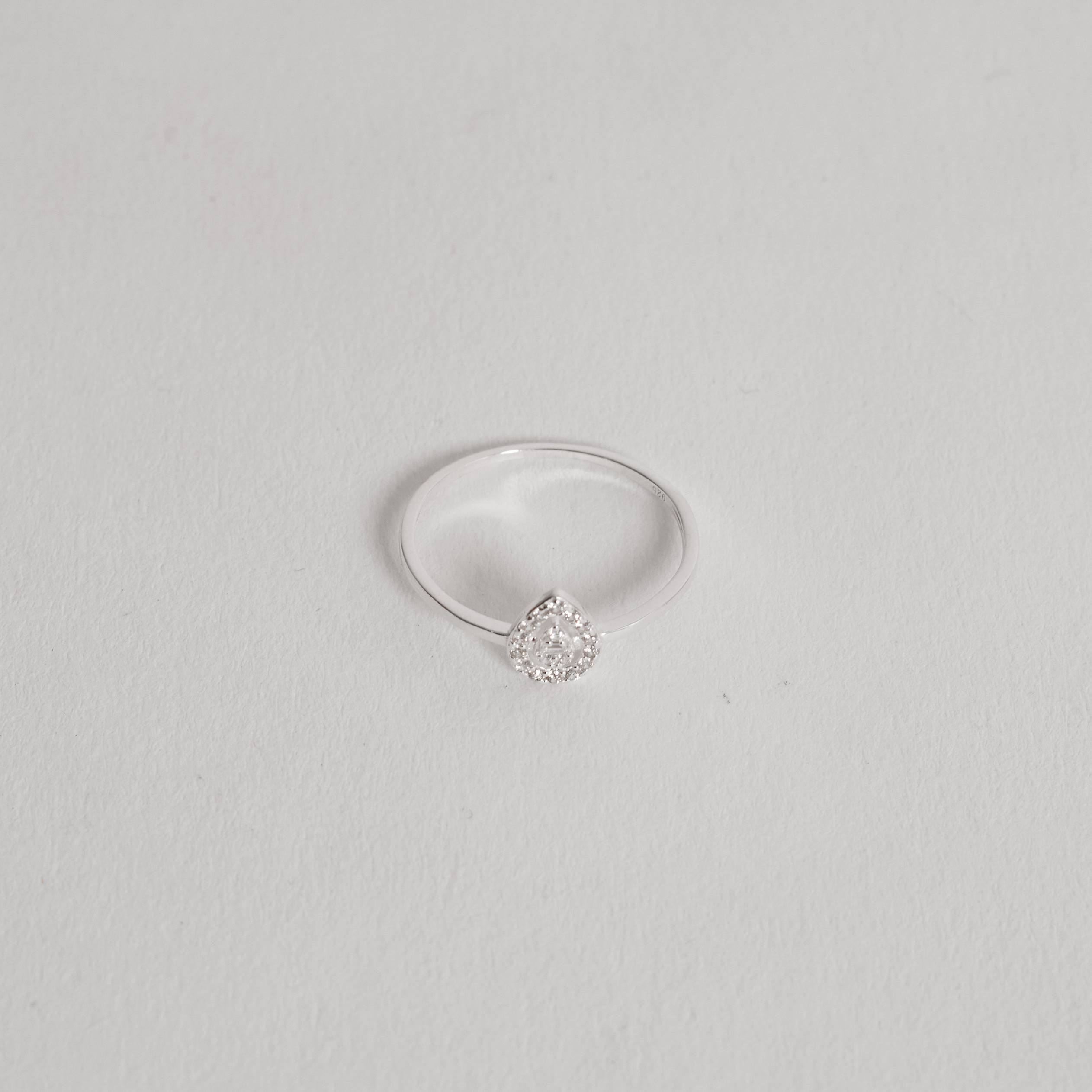 Anel Feminino Gota Cravejada em Prata 925 AN1905