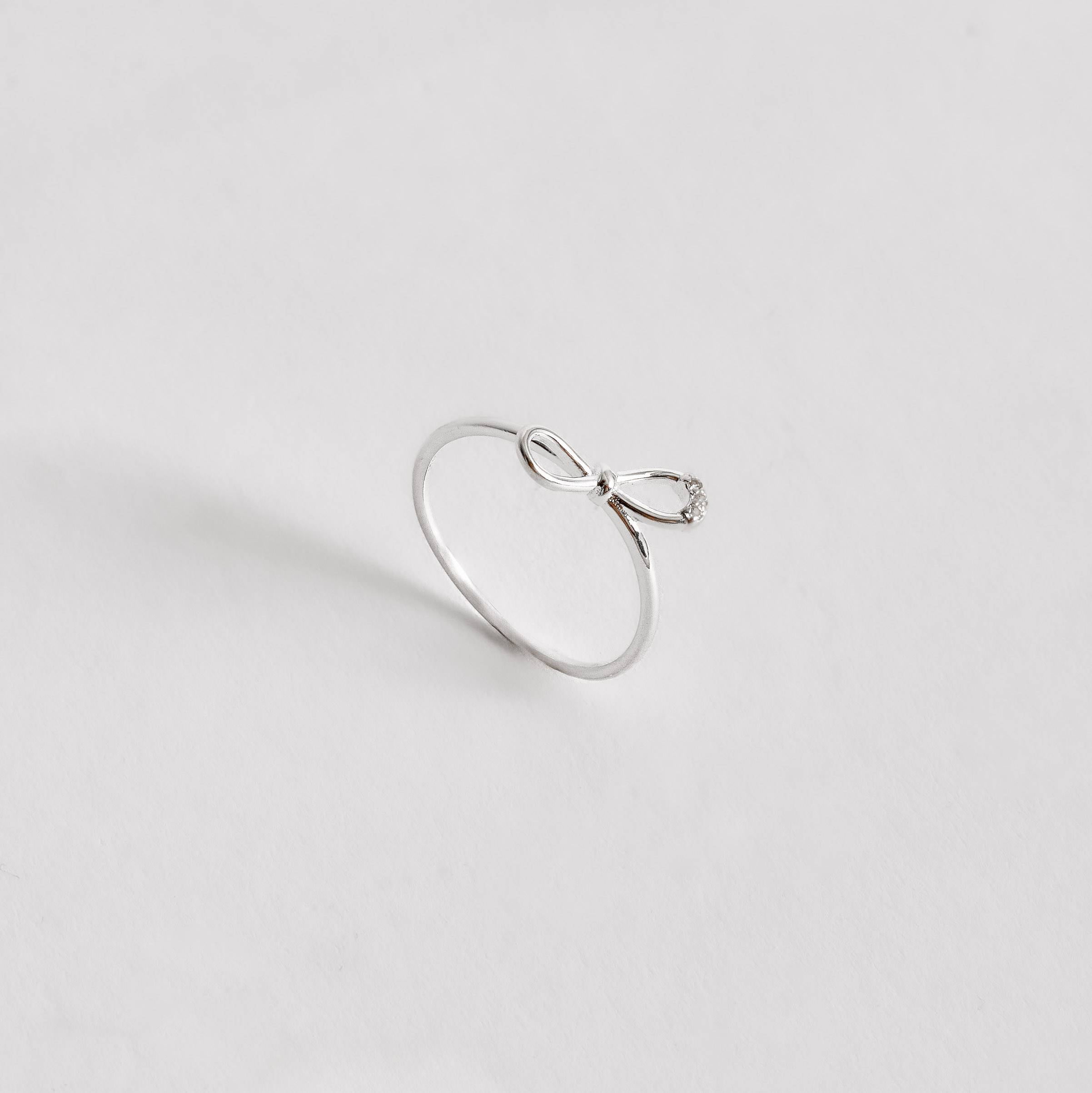 Anel Feminino Laço Detalhe cravejado em Prata 925 AN1947 