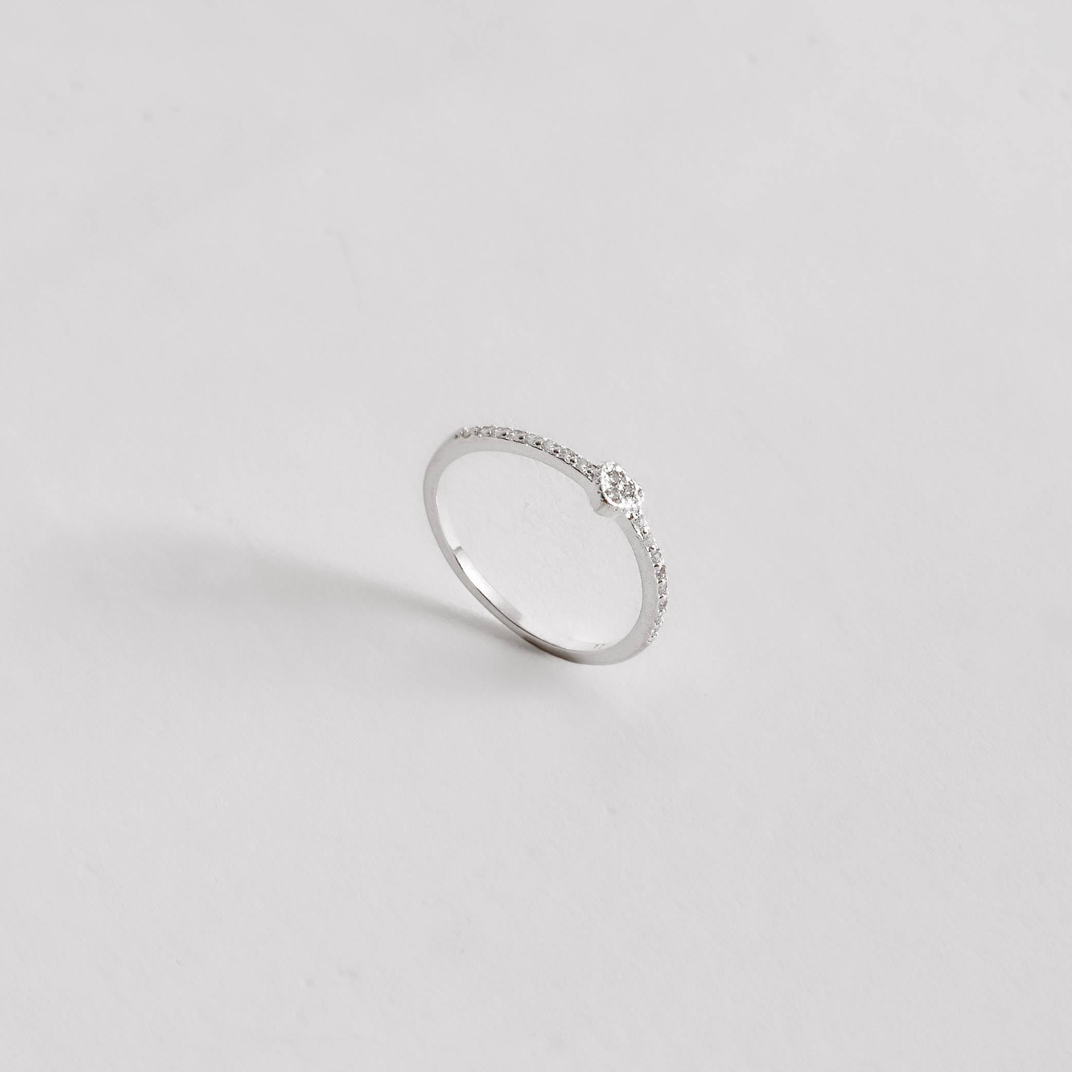 Anel Feminino Meia Aliança Coração Cravejado em Prata 925 AN1622