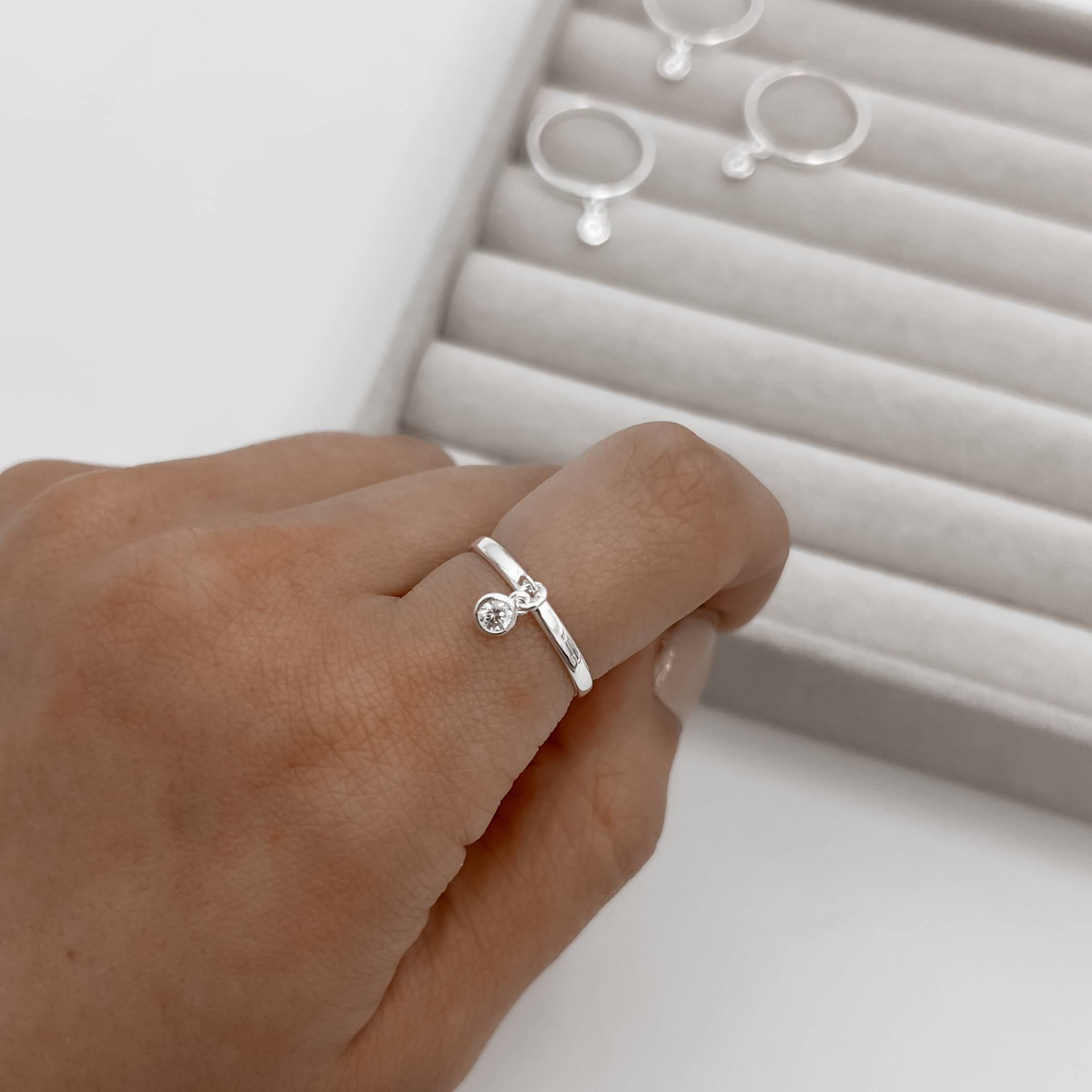 Anel Feminino Pingente Zircônia 4mm em Prata 925 AN1866 