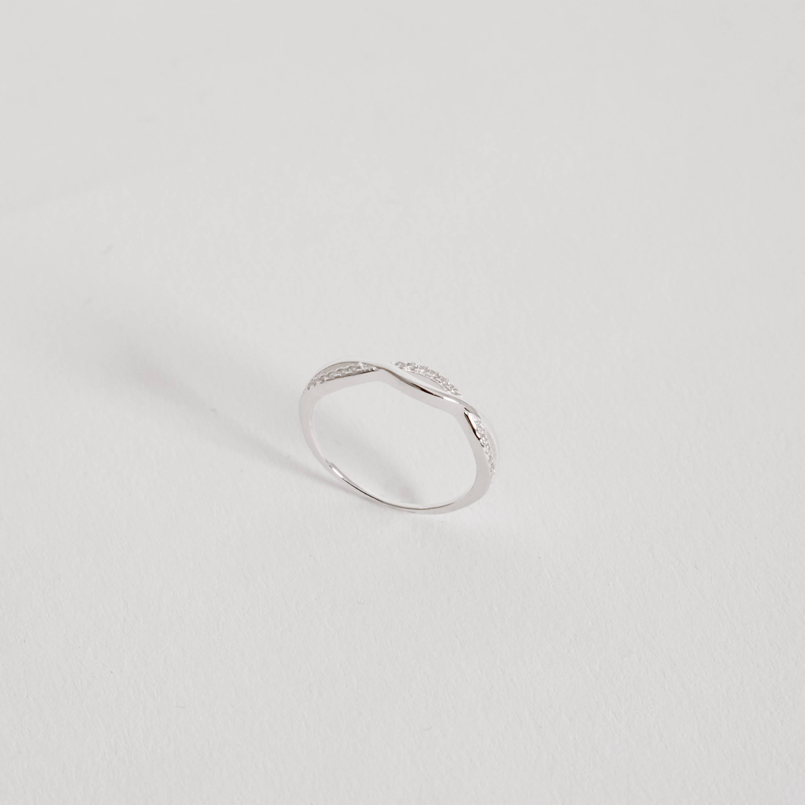 Anel Feminino Trançado com Cravejado Prata 925 AN1993