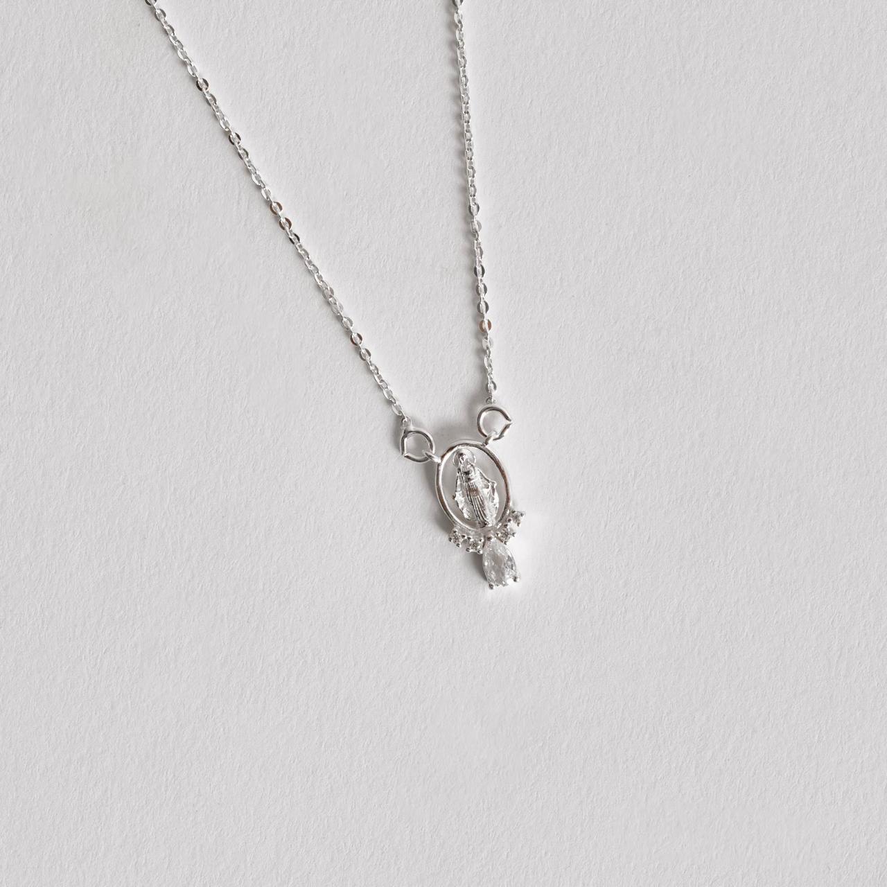 Colar Feminino Entremeio Medalha Nsa.Sra das Graças Cravejada 15mm Corrente Cadeadinho 40+5cm em Prata 925 CO3725