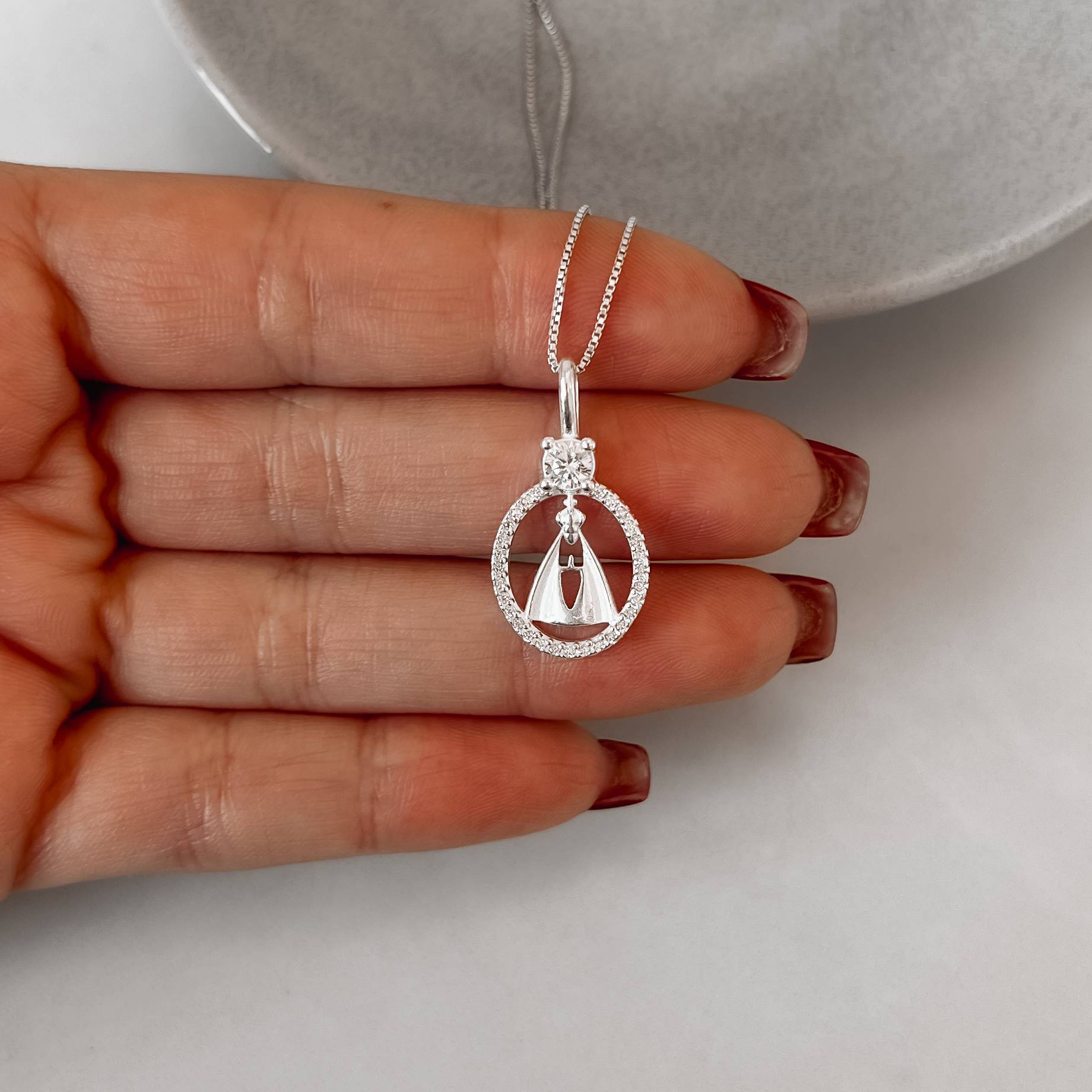 Colar Feminino Pingente Medalha Nsa. Sra. Aparecida Com Zircônias Borda Cravejada 19mm 45cm em Prata 925 CO3010