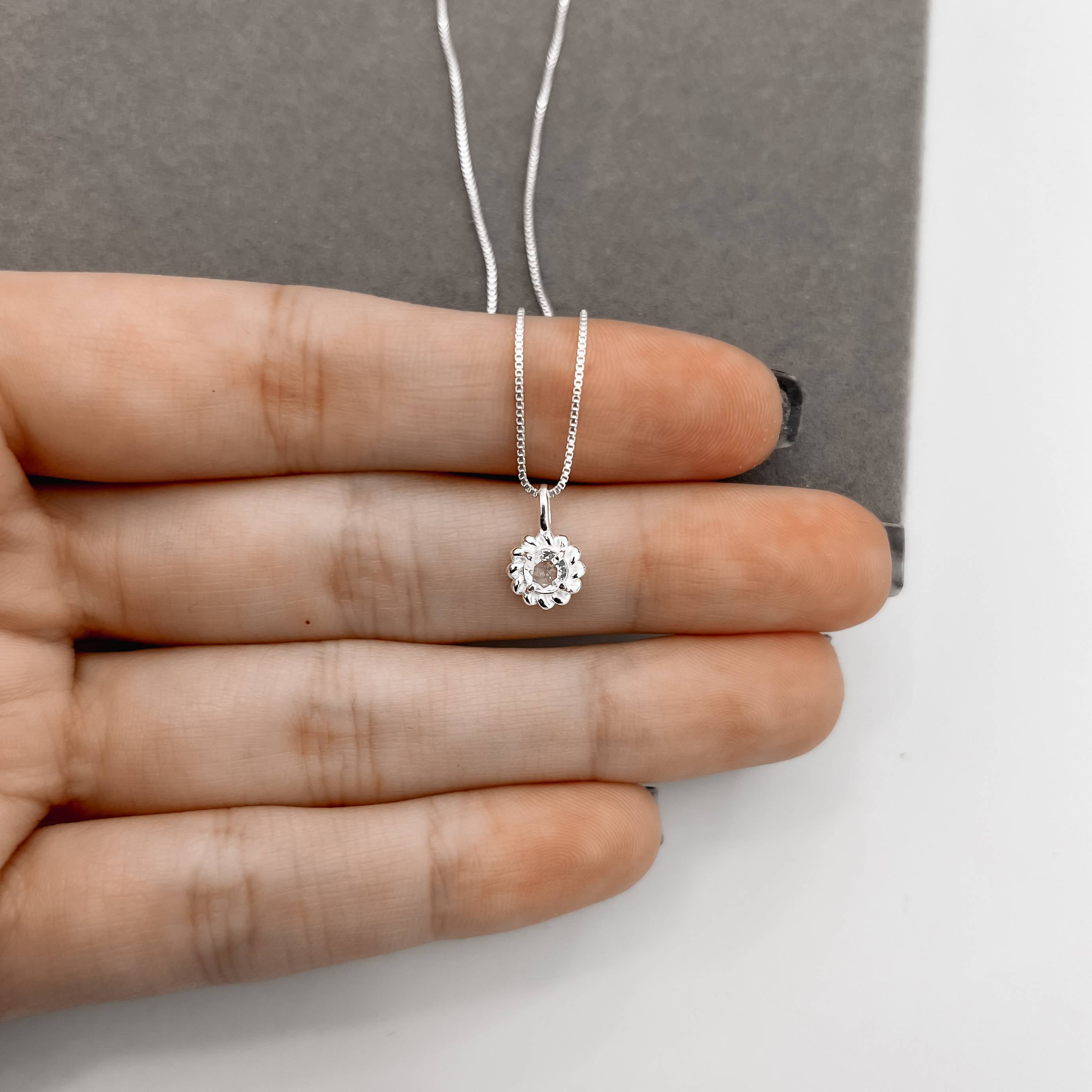 Colar Feminino Pingente Zircônia Redonda Cristal Detalhe Torcido 7mm 40cm em Prata 925 CO3498