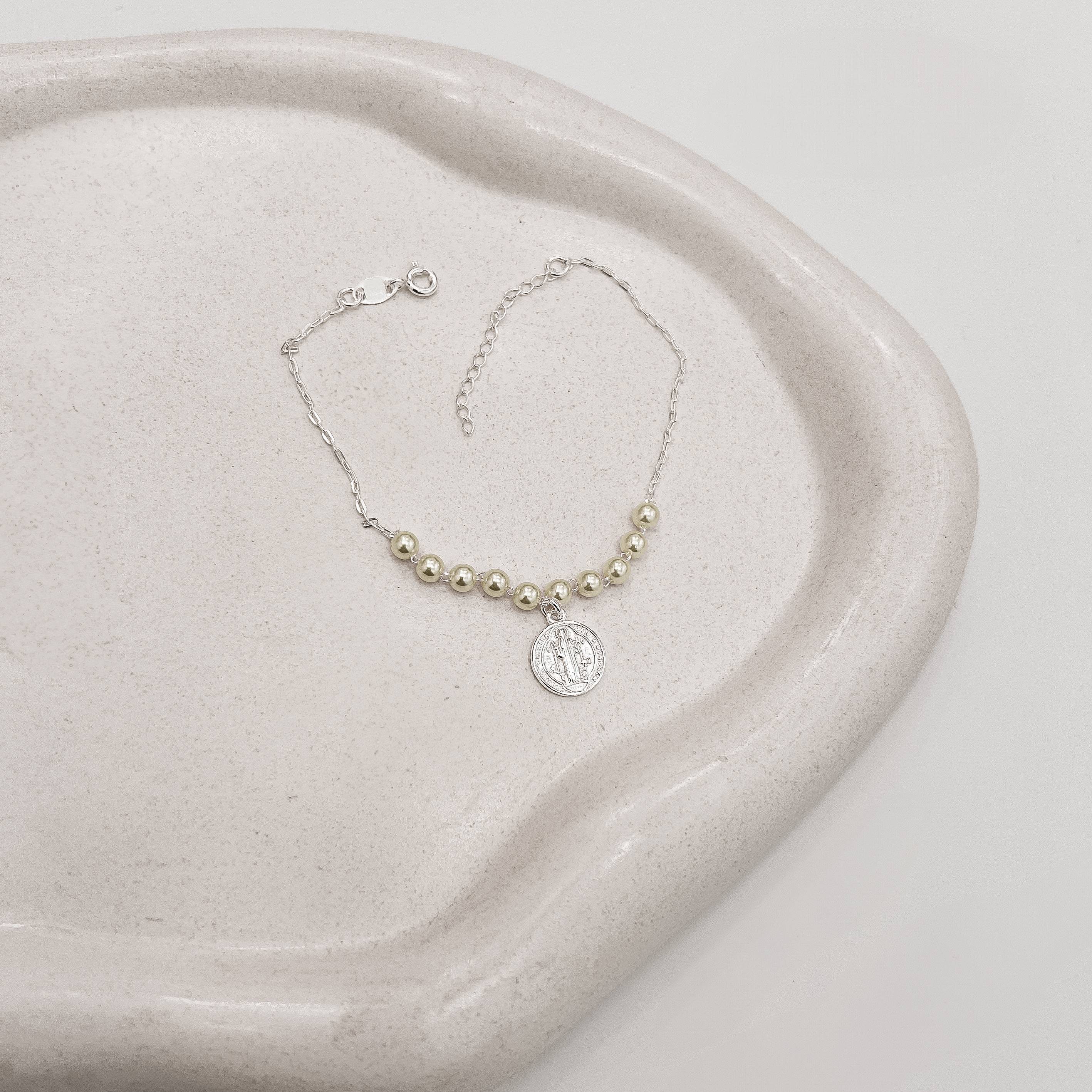 Pulseira Feminina Entremeio Perolas com Pingente Medalha São Bento 11mm PU1451