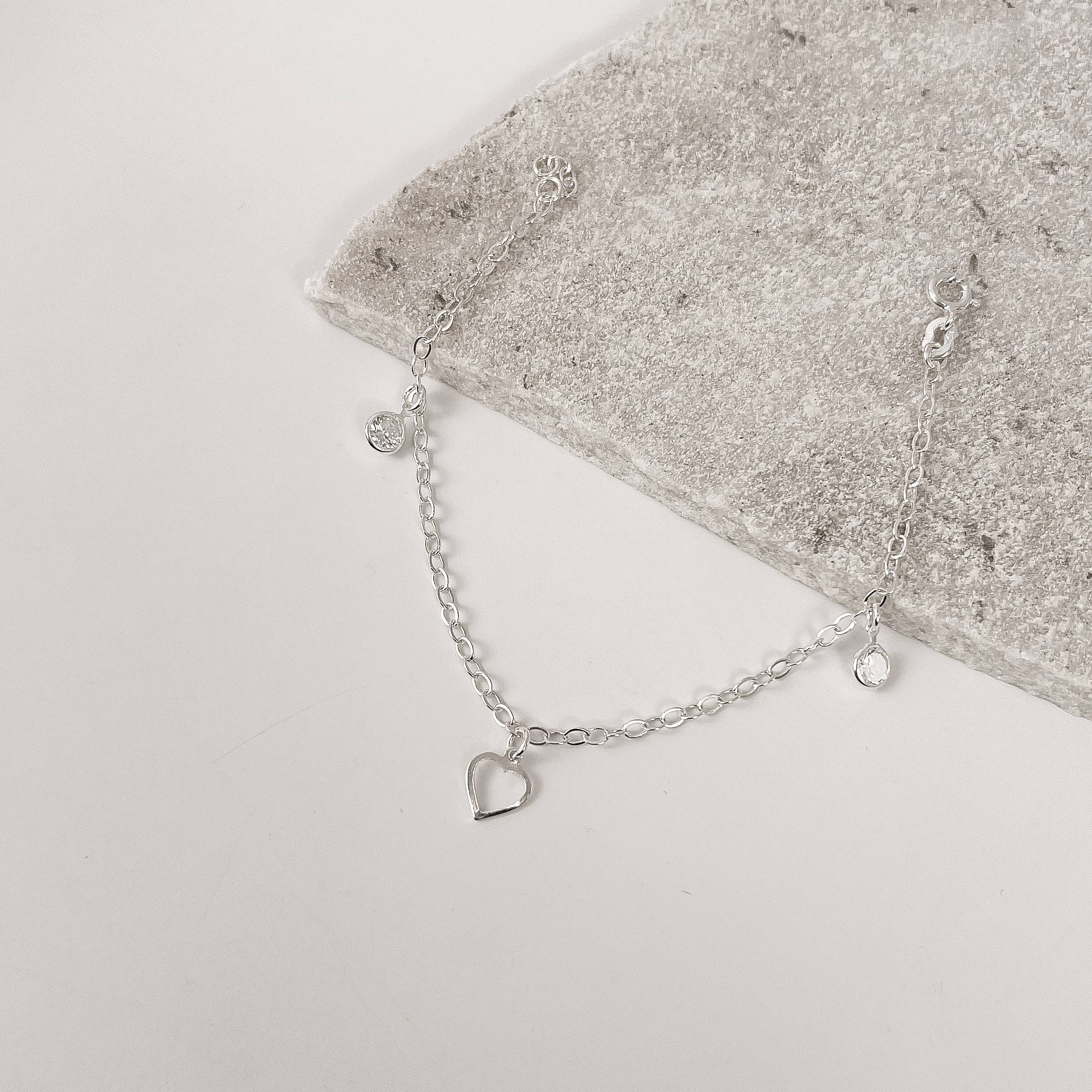 Pulseira Prata 925 Feminina Pingentes Coração Vazado e Zircônias Cristal 5mm Corrente Cadeado PU1527