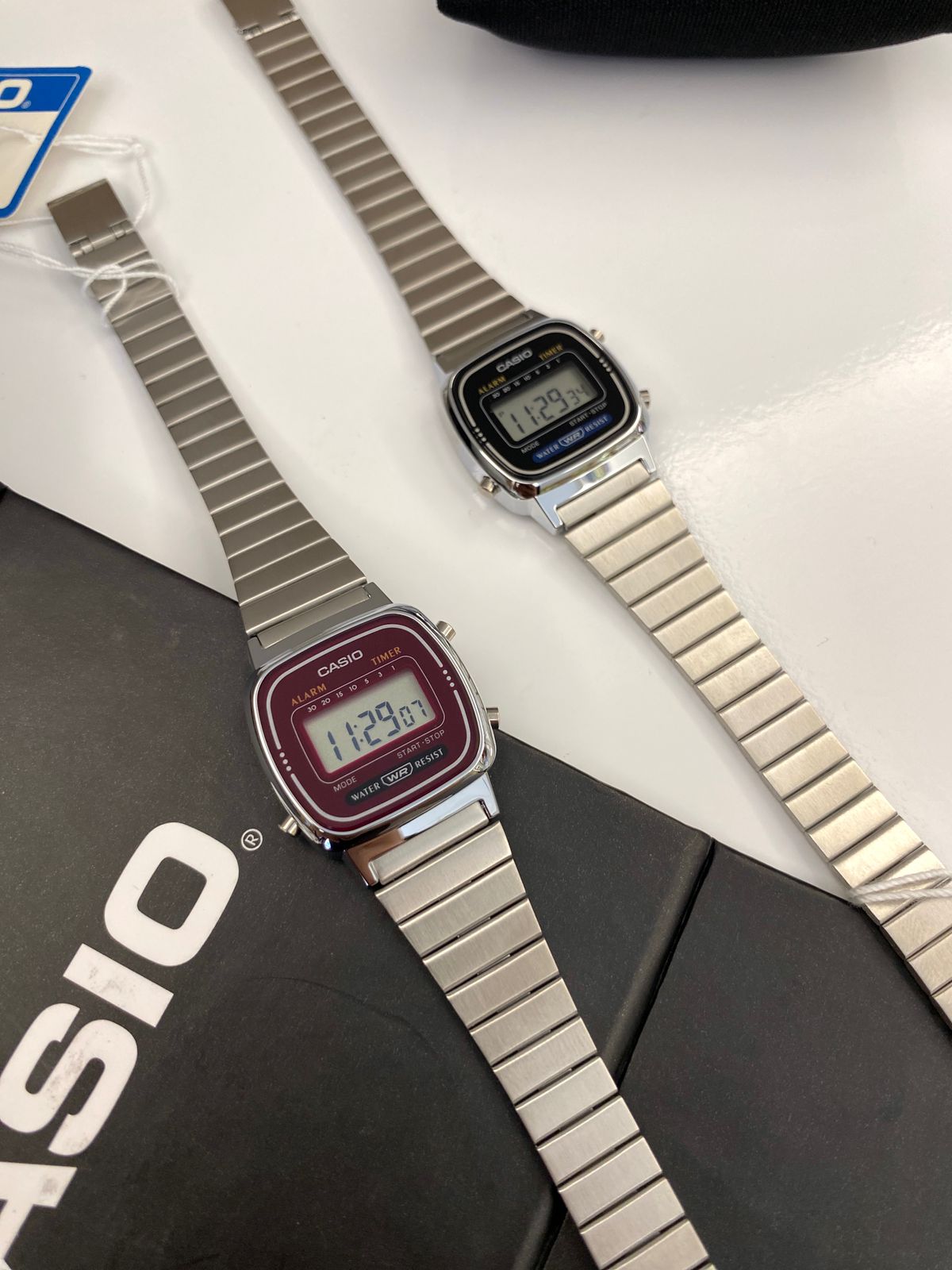 Montre Femme Casio LA-670WA-4DF – Digitale, Quartz, Design Rétro Argenté