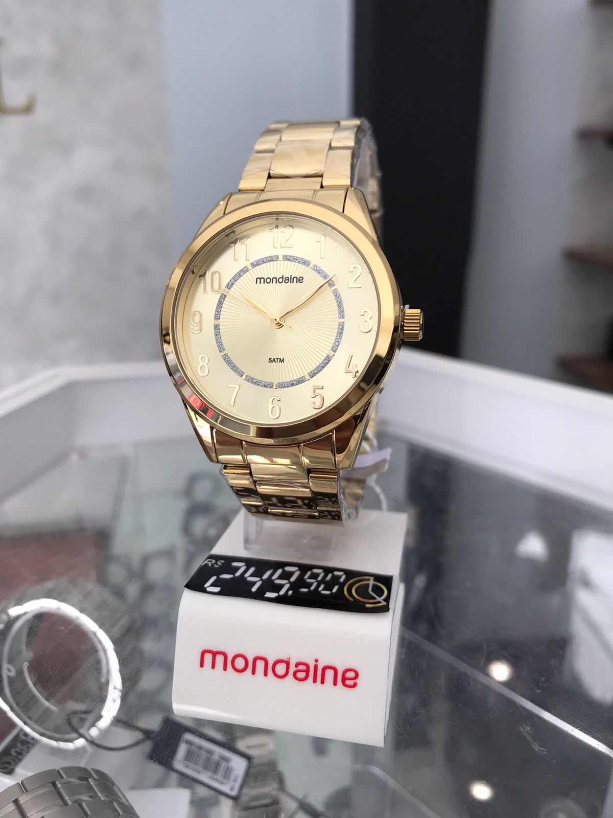 Relógio Mondaine feminino dourado - 99569LPMVDE1