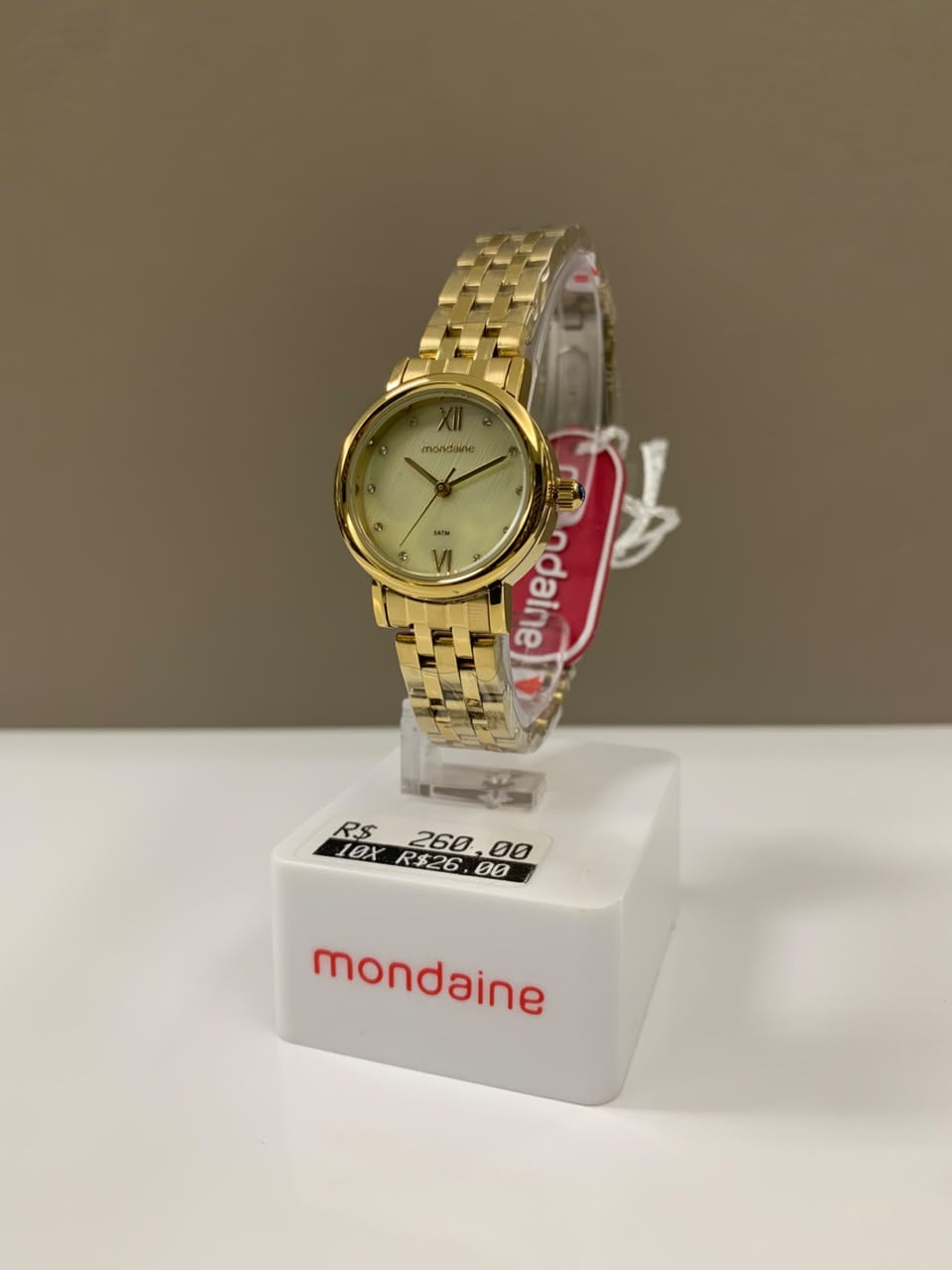 Relógio Mondaine Feminino Dourado Pequeno Visor Madrepérola com Cristais Á Prova d'água 99848LPMVDE1