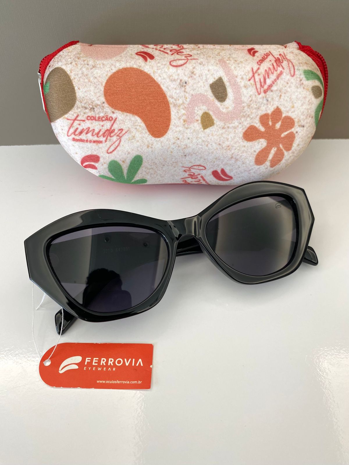 Óculos de Sol Ferrovia Feminino Black Esmaltado Style Retro Lente Preta Acetato 642801