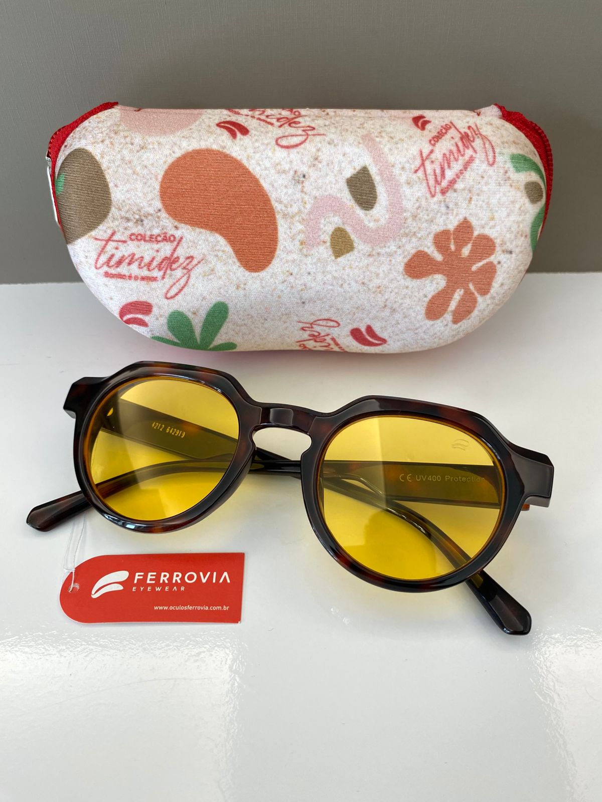 Óculos de Sol Ferrovia Redondo Rajado Lente Amarela em Acetato 642919