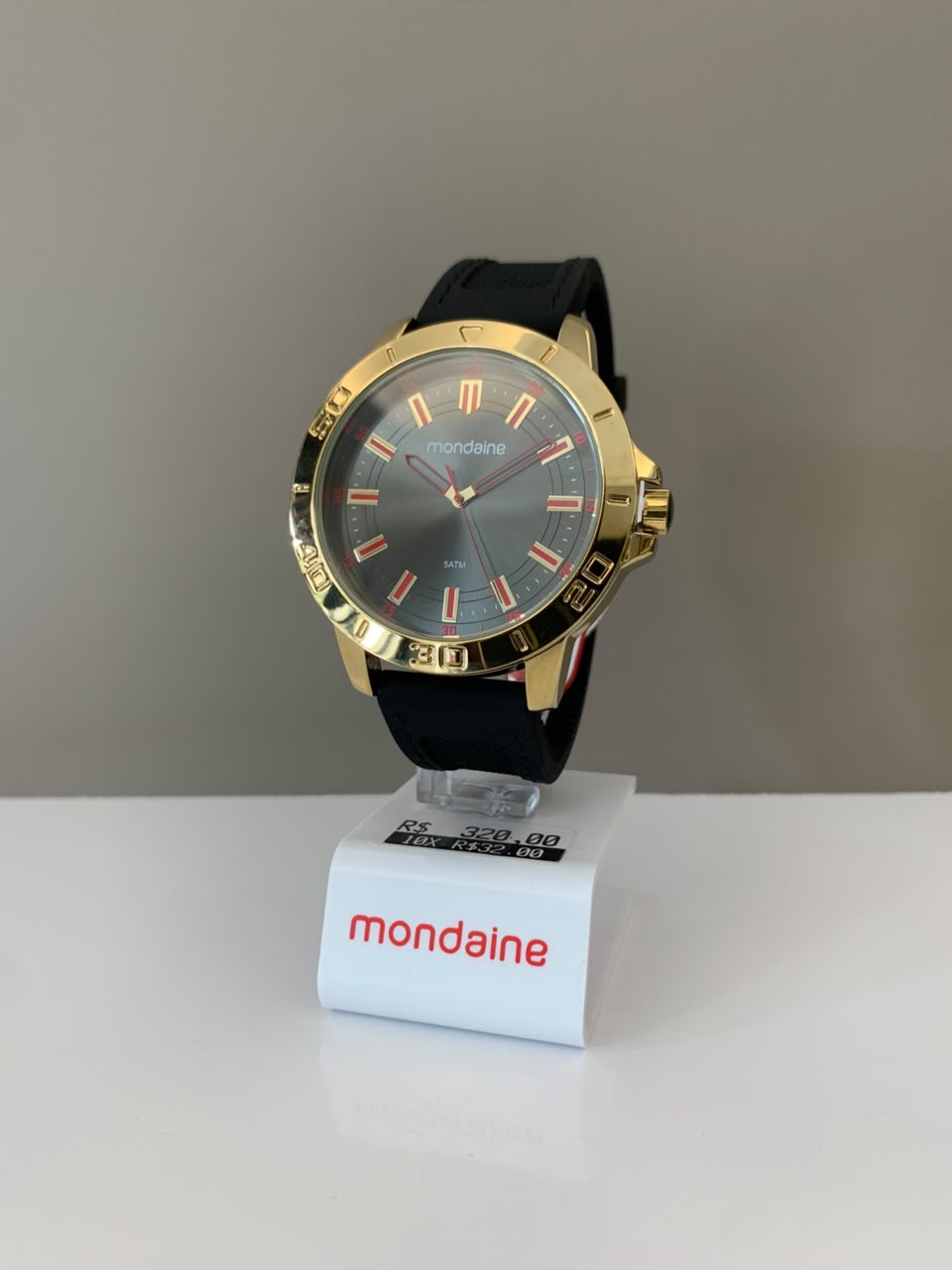 Relógio Mondaine Masculino Dourado Visor Grafite Taquímetro com Pulseira em Silicone Á Prova d'água 99697GPMVDI1