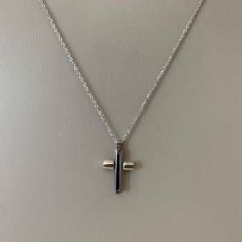 Colar Masculino Prateado Aço 316L Groumet Cruz Trabalhada em Resina 30x22mm 60cm 2831760