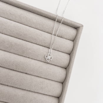 Colar Feminino Pingente Trevo Vazado com Zircônia 8mm Corrente Cadeadinho 40cm em Prata 925 CO3516