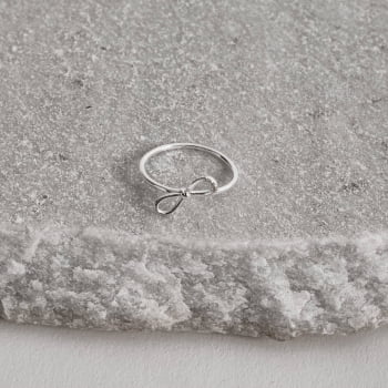 Anel Feminino Laço Detalhe cravejado em Prata 925 AN1947 