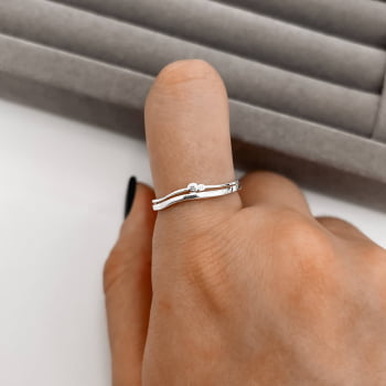Anel Feminino Ondulado Fio duplo com Zircônia em Prata 925 AN1803