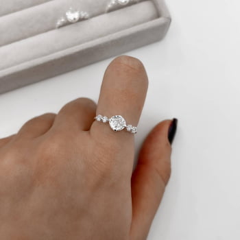 Anel Feminino Zircônia Redonda com Cravejado 6mm em Prata 925 AN1771
