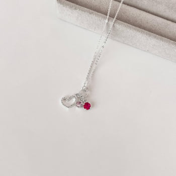 Colar Feminino Entremeio Círculo Pingentes Coração de Lado Vazado Cravejado, Zircônias Rosa e Cereja Corrente Cadeadinho 40+5cm Extensor em Prata 925 CO3382