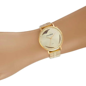 Kit Relógio Mondaine Feminino Dourado Mostrador Champanhe detalhe sutil de coração recortado Com Porta-Joias Á Prova D'água 53748LPMKDE1