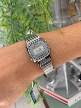 Relógio Casio Feminino Prateado Digital Vintage Mine Retro LA670WA-7DF