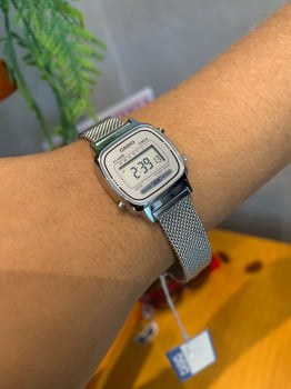 Relógio Casio Vintage Mine Retro Feminino Prata Milanesa LA670WEM-7DF