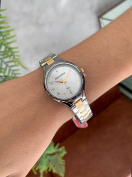Relógio Mondaine Feminino Bicolor Dourado e Prateado Clássico Pequeno com Cristais Visor Prateado Á Prova d'água 32528LPMVBE2