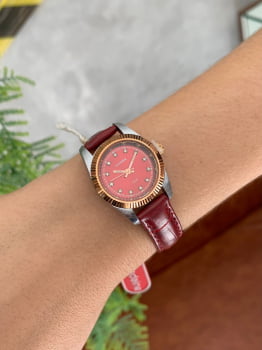 Relógio Mondaine Feminino prateado com Pulseira de Couro vermelha a prova D'água 99346LPMEGR1