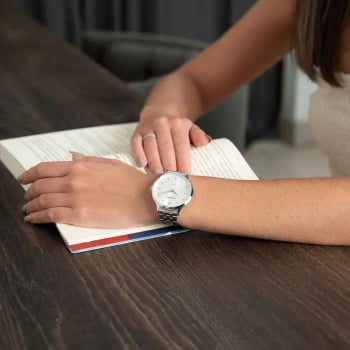 Relógio Mondaine Prateado Clássico Semi-slim Com Visor Minimalista Texturizado Á Prova d'água 99750L0MVNE2