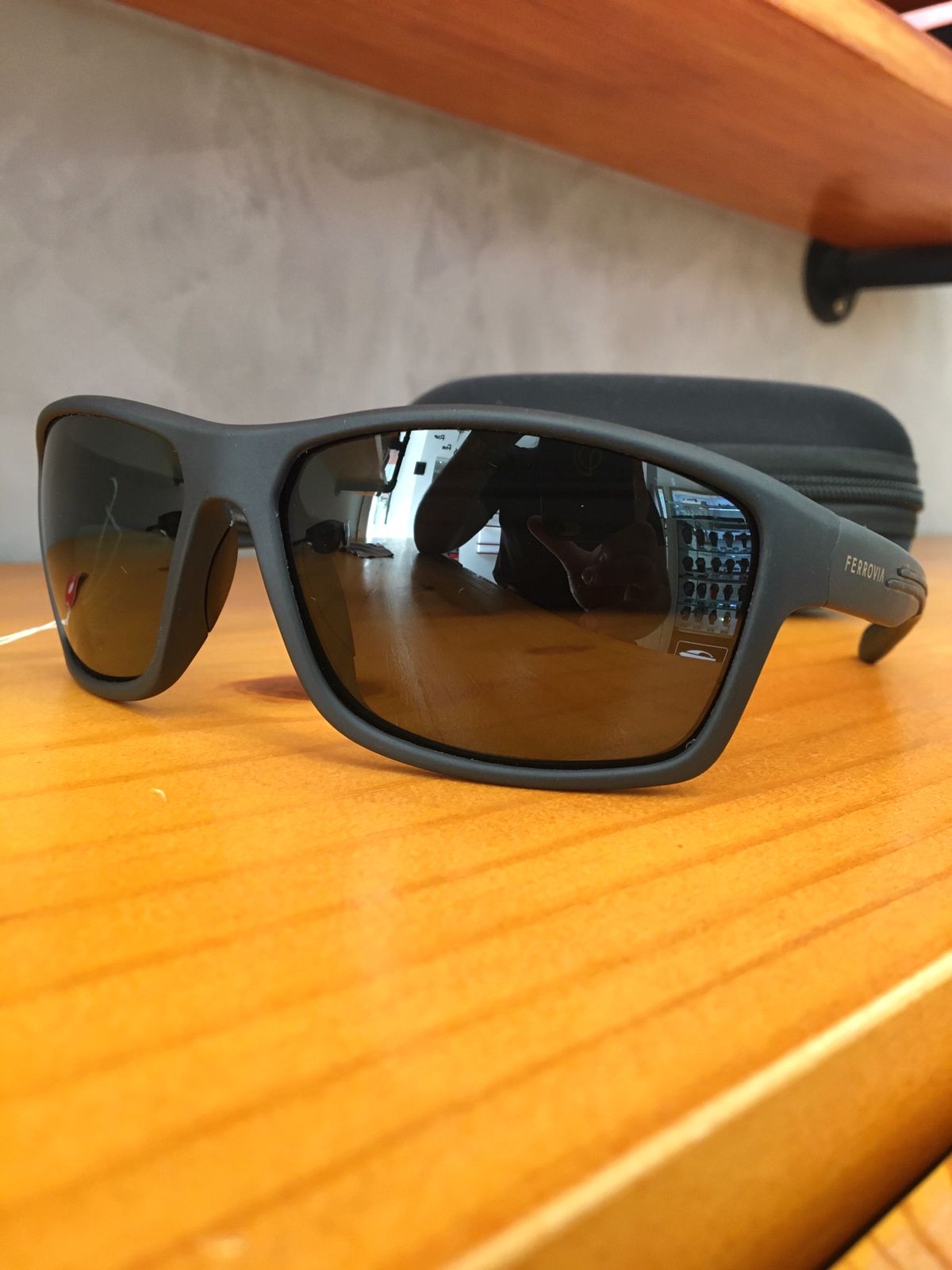 Óculos de Sol Ferrovia Masculino Preto Fosco Lupa Esportivo Acetato Flexível com Lente Verde Polarizado em Acetato FR7004 C2