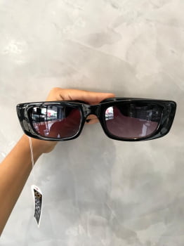 Óculos de Sol Retrô Retangular em acetato preto com lente degradê Proteção UVA e UVB ferrovia 436264