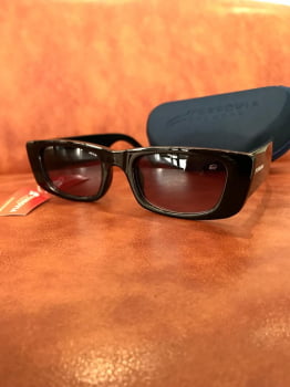 Óculos de Sol Retrô Retangular em acetato preto com lente degradê Proteção UVA e UVB ferrovia 436264