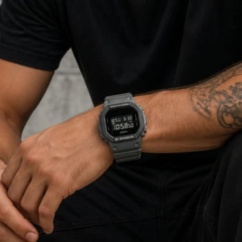 Relógio Casio G-Shock Masculino Esportivo Digital Cinza Á Prova d'água DW-5610UU-8DR