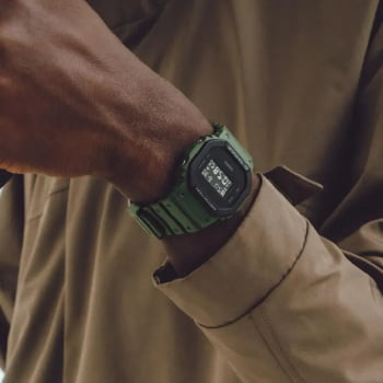 Relógio Casio G-Shock Masculino Esportivo Digital Verde Á Prova d'água DW-5610UU-3DR