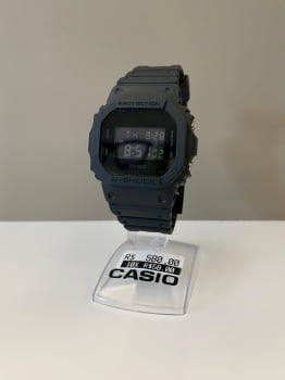 Relógio Casio G-Shock Masculino Preto Esportivo Digital em Poliuretano Á Prova d'água DW-5600UBB-1DR 3525