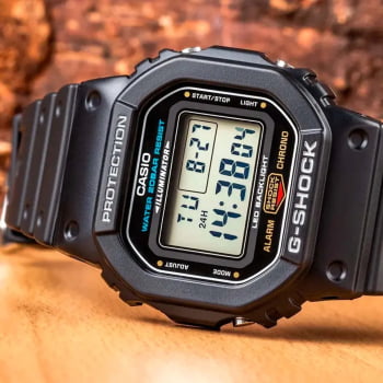 Relógio Casio G-Shock Masculino Preto Esportivo Digital em Poliuretano Á Prova d'água DW-5600UE-1DR