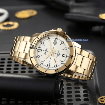 Relógio Casio Masculino Collection Dourado Visor Champanhe com Calendário e Taquímetro Á Prova d'água MTP-VD01G-9EVUDF
