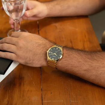Relógio Mondaine Masculino Dourado Visor Preto com Números Romanos e calendário Á Prova D'água 99806GPMVDE2