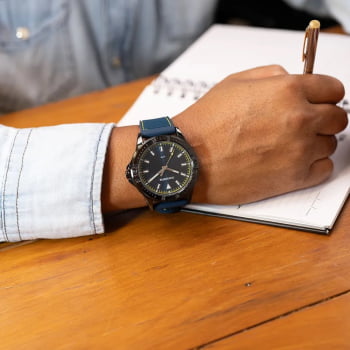 Relógio Mondaine Masculino Esportivo Preto Visor Azul Marinho com Detalhes Amarelo Pulseira em Silicone Azul á Prova D'água 99787GPMVPI1