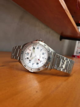 Relógio Orient  Masculino Prateado com Calendário e Visor Branco Todo Numerado Maquinário Japonês Aço Inoxidável Á Prova d'água MBSS1155A