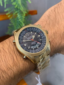 Relógio Technos Skydiver Display Duplo Masculino Dourado com Calendário Aço inox Á prova d´água WT20565/4P