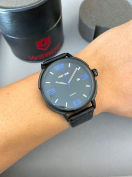 Relógio Weide Masculino Preto com Detalhe Azul Pulseira em Couro com Calendário WD004 